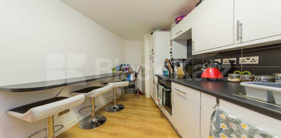 			3 Bedroom, 1 bath, 1 reception Apartment			 Criterion Mews, ARCHWAY N19